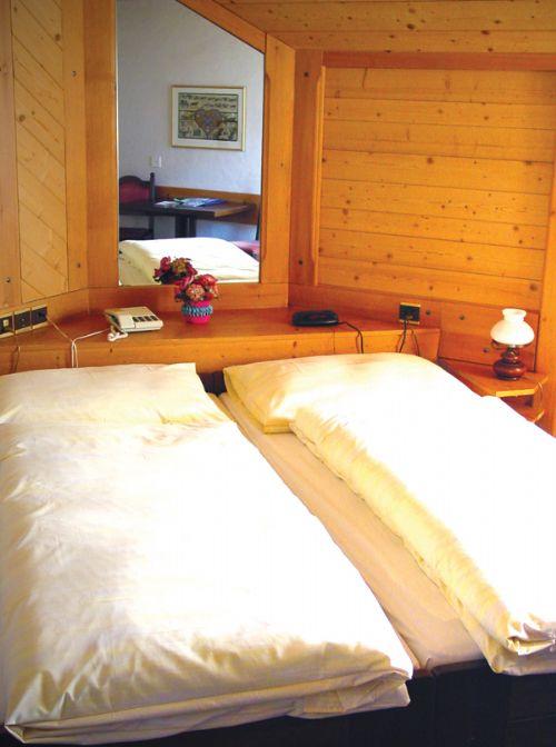 Residence Le Sapin & Bains De La Gruyere Charmey Room photo